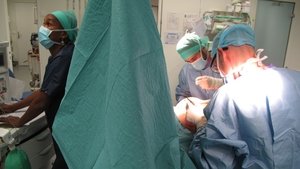 watch Burning Out, dans le ventre de l’hôpital 2017 online free