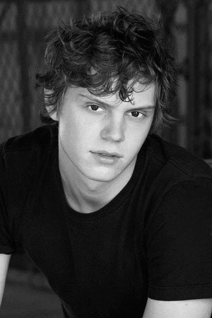 Evan Peters
