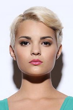 Brianna Hildebrand photo