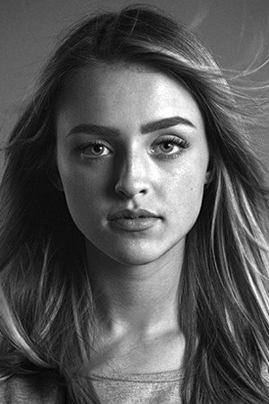 Alicia Moffet portrait