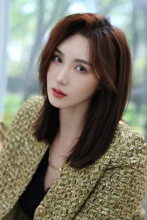 Yan Jiaying portrait