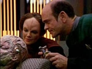 Star Trek : Voyager - Star Trek : Voyager - Saison 2 - Soins et Passions - image n°2