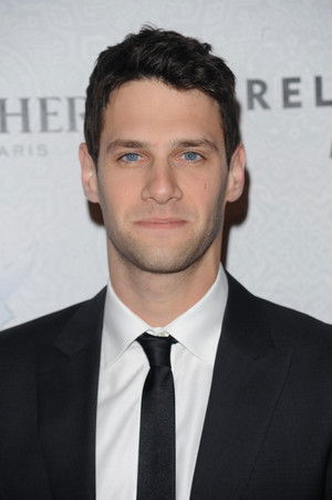 Justin Bartha photo