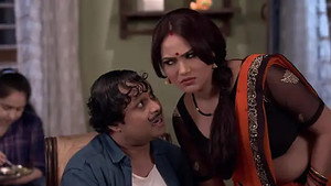 Happu’s family is troubled by the commissioner - Happu Ki Ultan Paltan