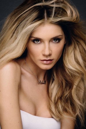 Миша Романова