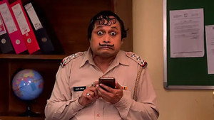 Stolen footwear brings trouble for Happu - Happu Ki Ultan Paltan
