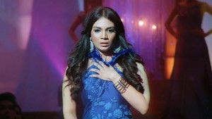 Pooja's Wardrobe Malfunction