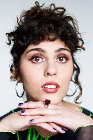 Avril Aurora portrait