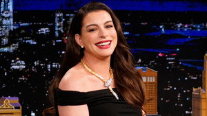 Anne Hathaway, Riz Ahmed, Alex Warren - Episode 8