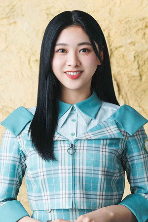 Suzuka Tomita portrait