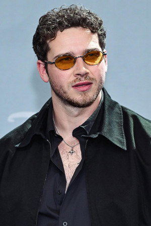 Oliver Stark photo 6