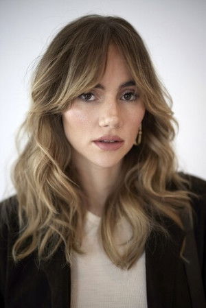 Suki Waterhouse photo