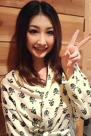 Azumi Mizushima portrait