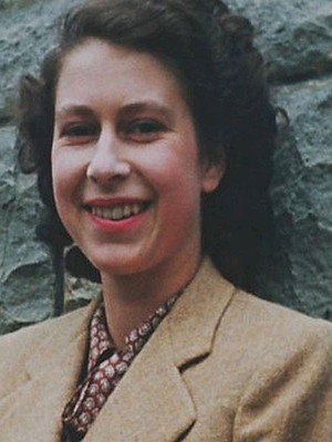 Elizabeth: The Unseen Queen 5