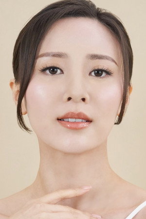 Rebecca Zhu Chenli portrait