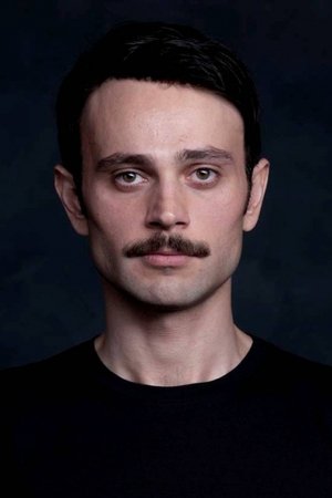 Kerem Arslanoğlu jako Cevdet