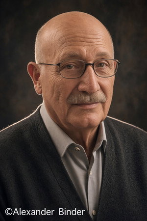Dr Peter Stiegnitz