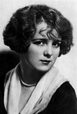 Pauline Garon portrait