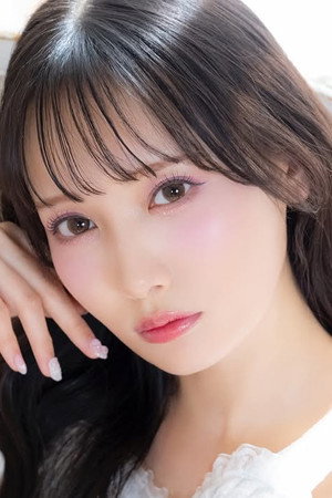 Hitomi Suzuki portrait