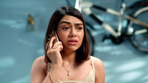 Who is Blackmailing Shweta?