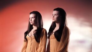 Twins of Evil 1971 online