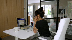 Ça vaut le coût: 10×2 {year} Online En Netflix