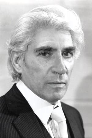 Frank Finlay jako Father