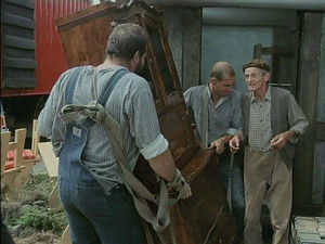 Ghosts from Outside: 1×1 {year} Online En Netflix