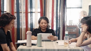 She and Her Two Minutes