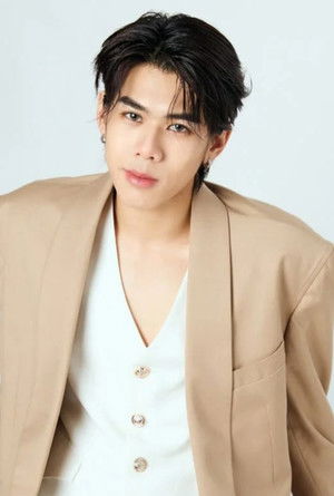 ชยธร ไตรรัตนประดิษฐ์