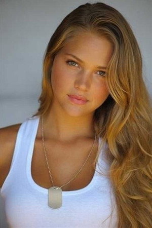 Esti Ginzburg portrait