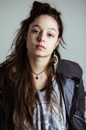 Aylin Ravanyar — interprète de Valentina Saalfeld