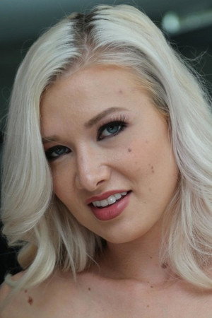 Emily Right portrait