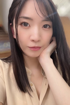 Mayu Suzuki portrait