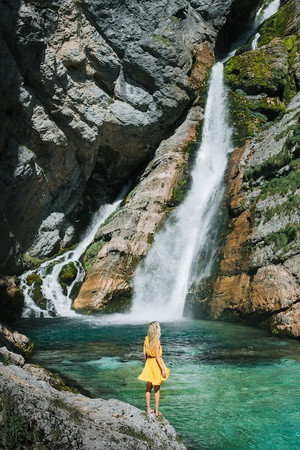 Alina idässä Poster