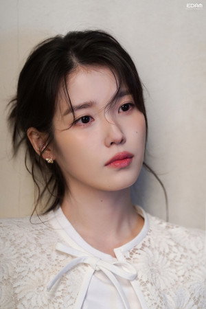 IU