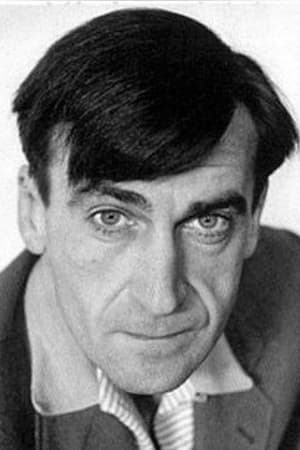 Patrick Troughton jako Father Brennan