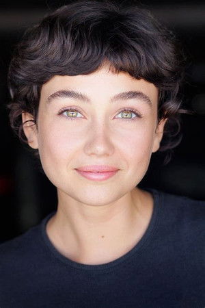 Sydney Chandler photo