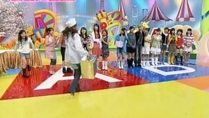 Yasuda Kei & Inaba Atsuko looking at food