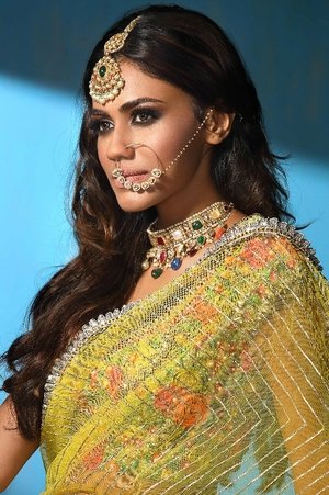 Apeksha Porwal Picture