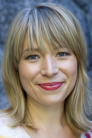 Frida Hallgren portrait