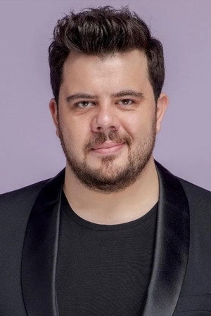 Eser Yenenler portrait