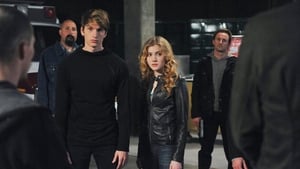 The Nine Lives of Chloe King Season 1 Episode 2