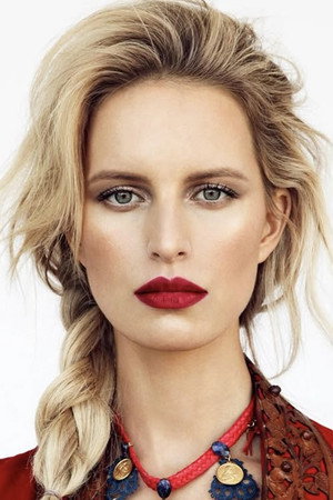 Karolína Kurková portrait