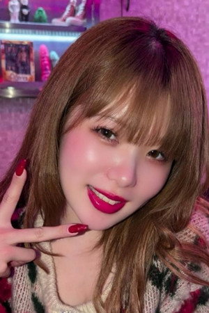 Momo Ninomiya portrait