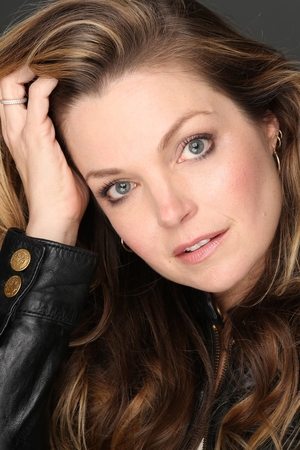 Clare Kramer jako Courtney