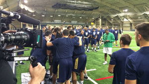 A Season With: 1×2 {year} Online En Netflix