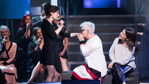 En direct de l’univers: 10×4 {year} Online En Netflix