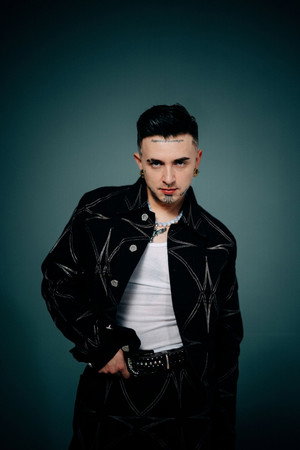 Me The Machine portrait