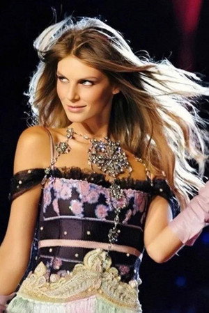 Angela Lindvall